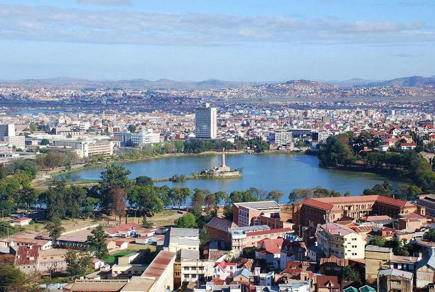 Il centro di Antananarivo con il lago